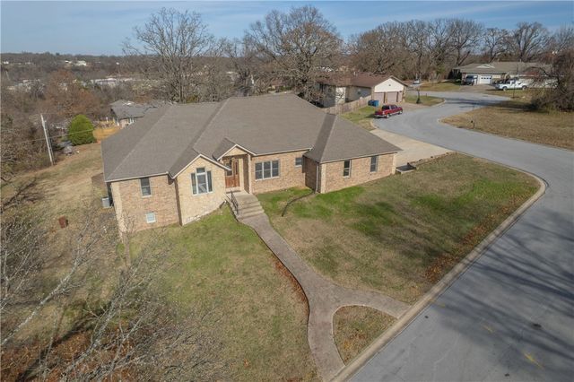 1026 Sherry Drive, Neosho, MO 64850