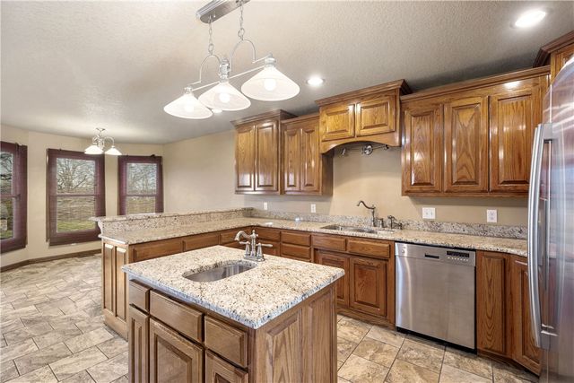 1026 Sherry Drive, Neosho, MO 64850