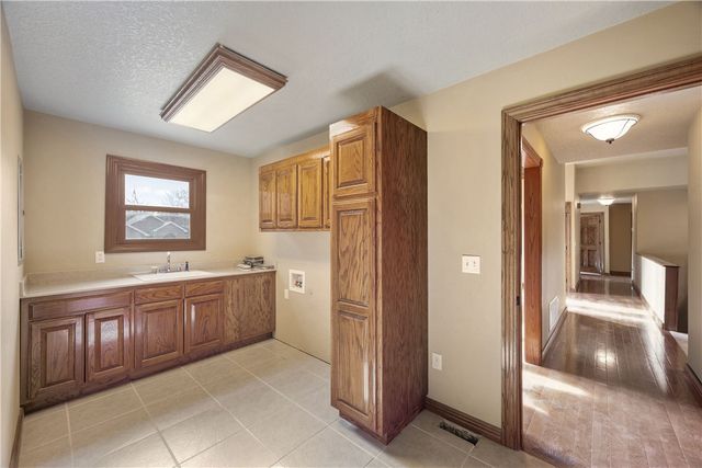 1026 Sherry Drive, Neosho, MO 64850