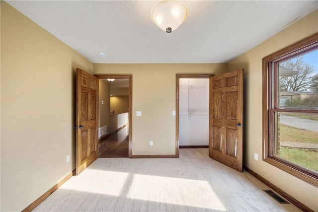 1026 Sherry Drive, Neosho, MO 64850