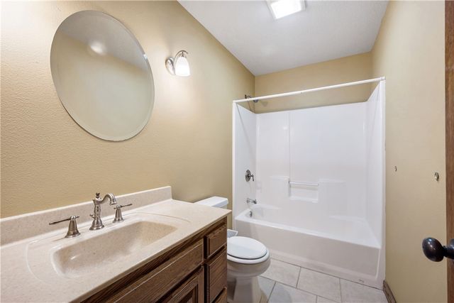 1026 Sherry Drive, Neosho, MO 64850