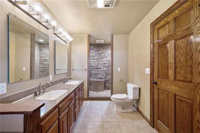 1026 Sherry Drive, Neosho, MO 64850