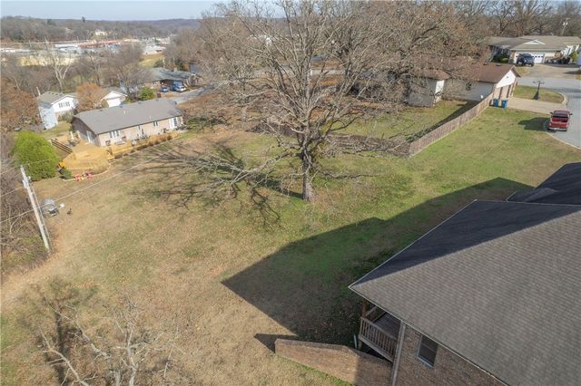 1026 Sherry Drive, Neosho, MO 64850