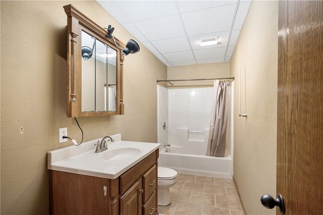 1026 Sherry Drive, Neosho, MO 64850