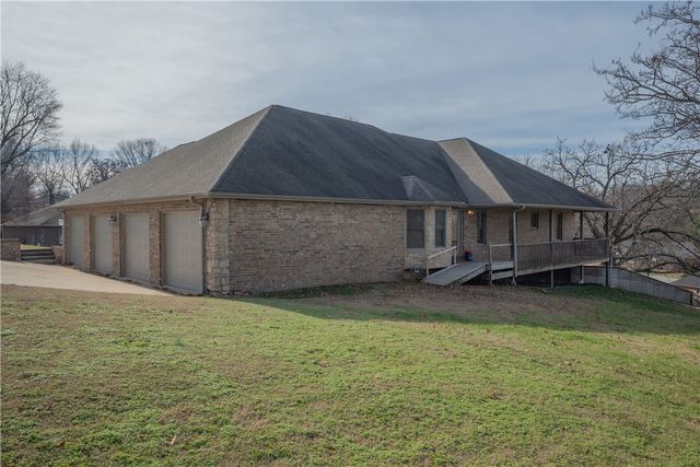 1026 Sherry Drive, Neosho, MO 64850