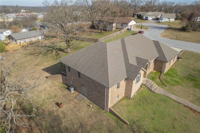 1026 Sherry Drive, Neosho, MO 64850