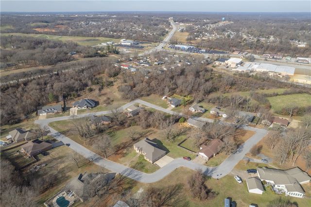 1026 Sherry Drive, Neosho, MO 64850