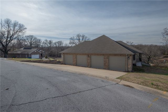 1026 Sherry Drive, Neosho, MO 64850