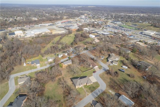 1026 Sherry Drive, Neosho, MO 64850