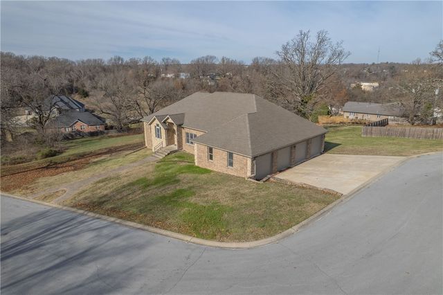 1026 Sherry Drive, Neosho, MO 64850