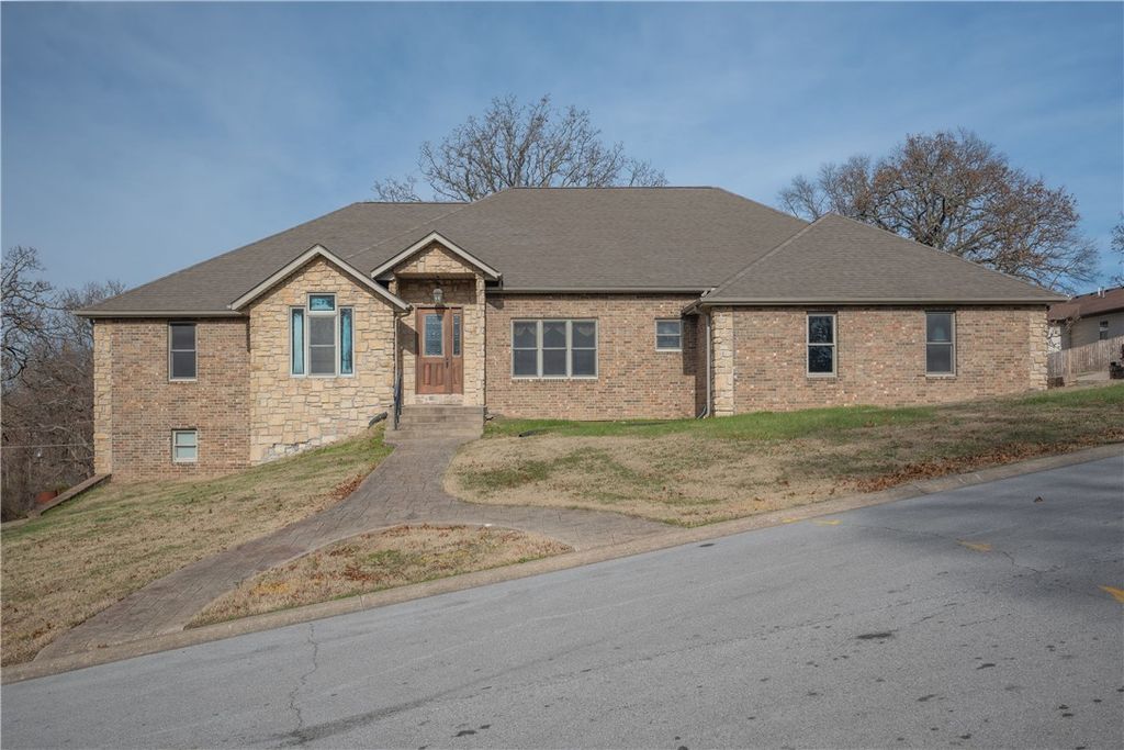 1026 Sherry Drive, Neosho, MO 64850
