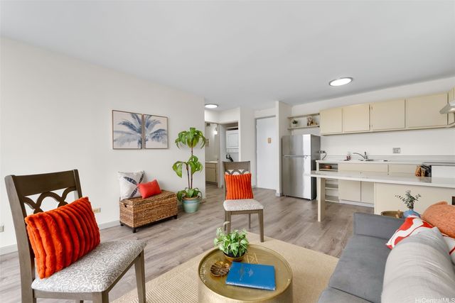 737 Olokele Avenue 703, Honolulu, HI 96816