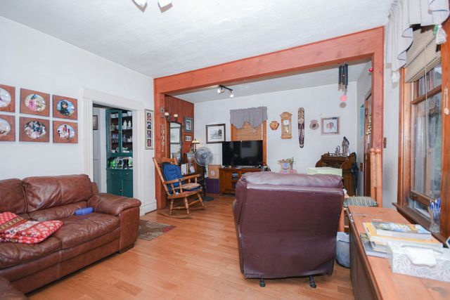 3450 N Claremont Avenue, Chicago, IL 60618