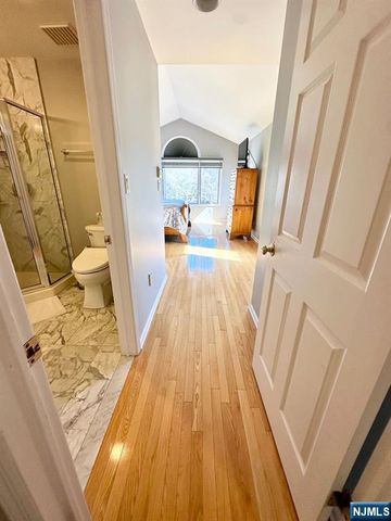 19 Lakeview Drive, Old Tappan, NJ 07675