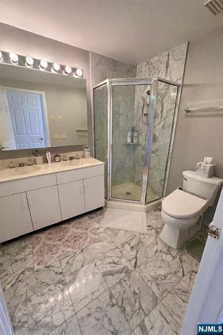 19 Lakeview Drive, Old Tappan, NJ 07675