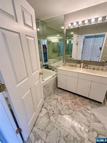 19 Lakeview Drive, Old Tappan, NJ 07675