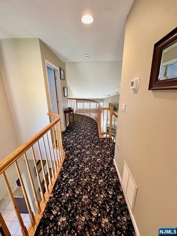 19 Lakeview Drive, Old Tappan, NJ 07675