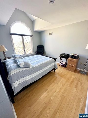 19 Lakeview Drive, Old Tappan, NJ 07675