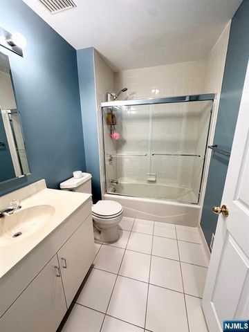 19 Lakeview Drive, Old Tappan, NJ 07675