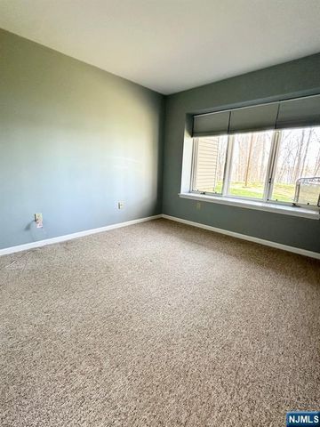 19 Lakeview Drive, Old Tappan, NJ 07675