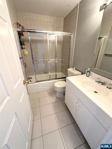 19 Lakeview Drive, Old Tappan, NJ 07675