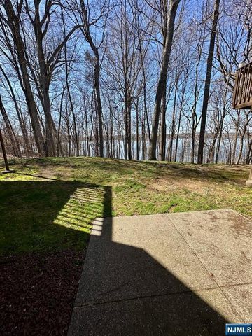 19 Lakeview Drive, Old Tappan, NJ 07675