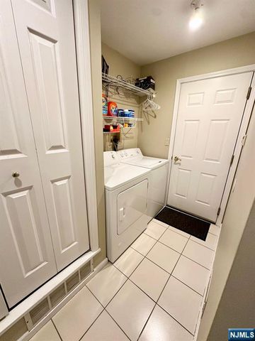 19 Lakeview Drive, Old Tappan, NJ 07675