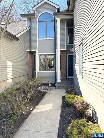 19 Lakeview Drive, Old Tappan, NJ 07675