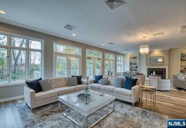 19 Lakeview Drive, Old Tappan, NJ 07675