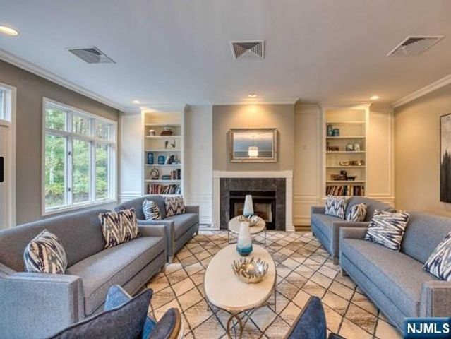 19 Lakeview Drive, Old Tappan, NJ 07675