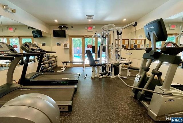 19 Lakeview Drive, Old Tappan, NJ 07675