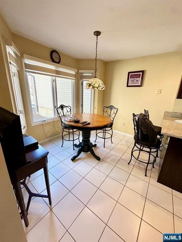 19 Lakeview Drive, Old Tappan, NJ 07675