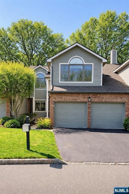 19 Lakeview Drive, Old Tappan, NJ 07675