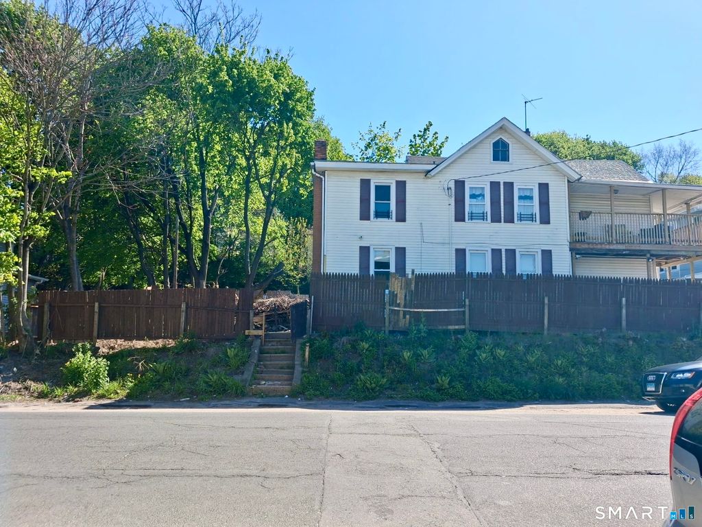 1 Ash Street, Waterbury, CT 06704