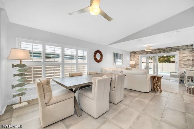 523 107th AVE N, Naples, FL 34108