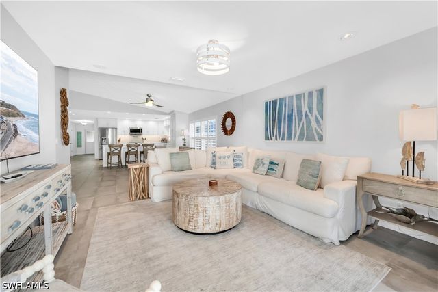 523 107th AVE N, Naples, FL 34108