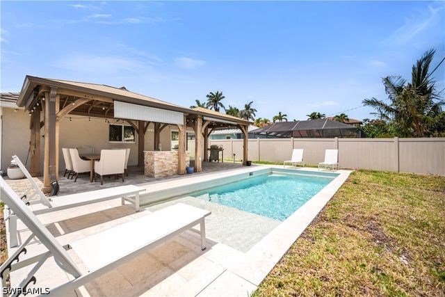523 107th AVE N, Naples, FL 34108