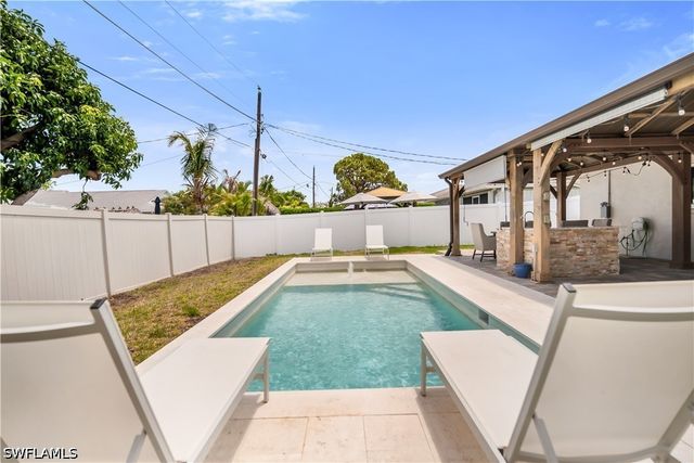 523 107th AVE N, Naples, FL 34108