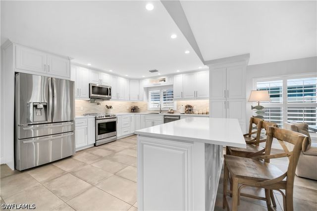 523 107th AVE N, Naples, FL 34108