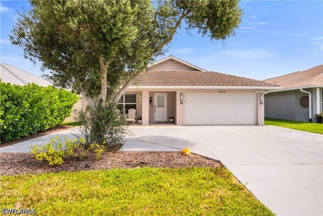 523 107th AVE N, Naples, FL 34108