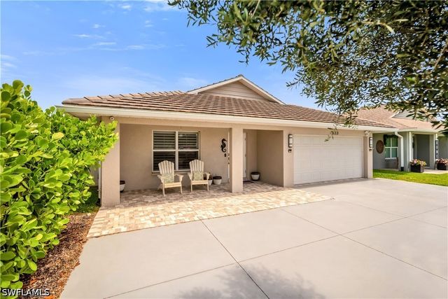 523 107th AVE N, Naples, FL 34108