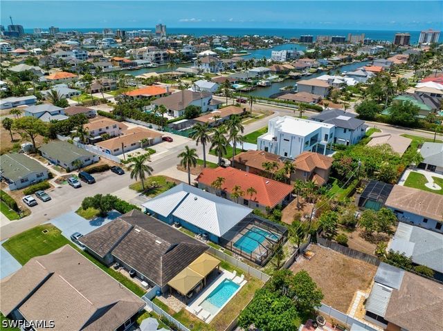 523 107th AVE N, Naples, FL 34108