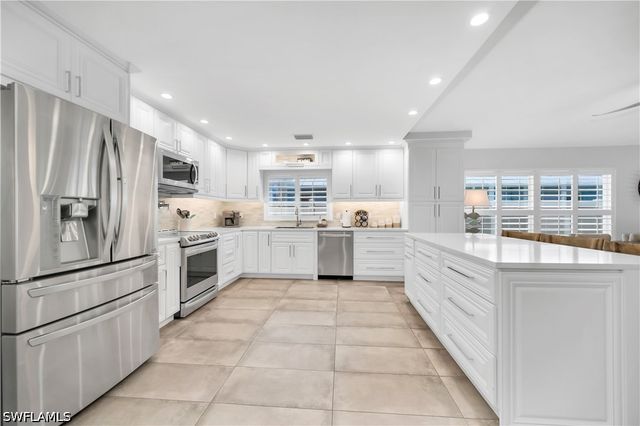 523 107th AVE N, Naples, FL 34108