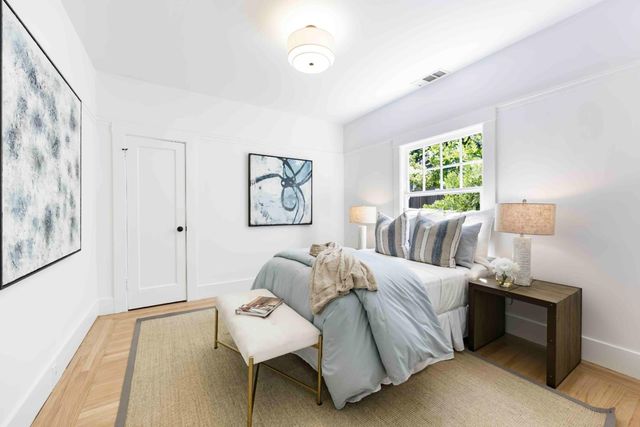 985 Oregon Avenue, Palo Alto, CA 94303