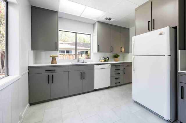 985 Oregon Avenue, Palo Alto, CA 94303