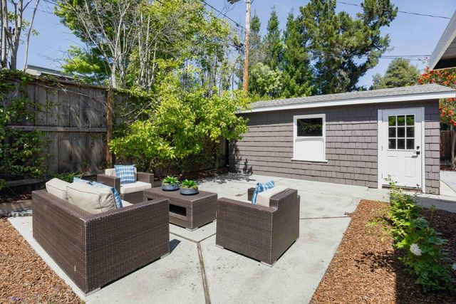 985 Oregon Avenue, Palo Alto, CA 94303