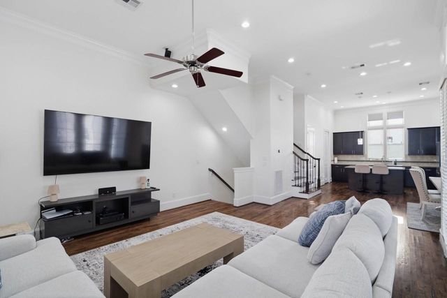 2705 Arabelle Grove, Houston, TX 77007