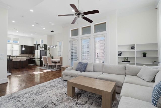 2705 Arabelle Grove, Houston, TX 77007
