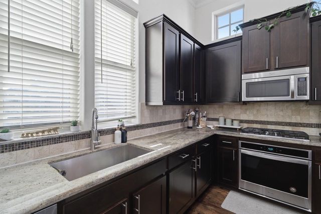 2705 Arabelle Grove, Houston, TX 77007