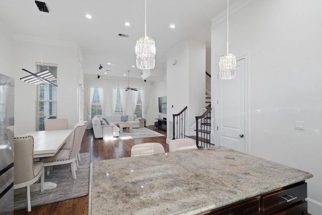 2705 Arabelle Grove, Houston, TX 77007